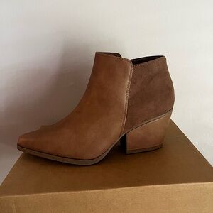 Pointed Toe Leather Booties - Women’s 9.5